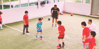 頑張る子ども達を応援する！ ネパールサッカー界の英雄・サントスコーチ  Santosh coach supports children who work hard!