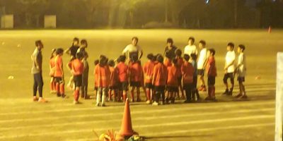 サッカーも英語も、幼児から中学生まで一緒になってレベルアップがレーアレスタイル！Let’s  play soccer with English together!