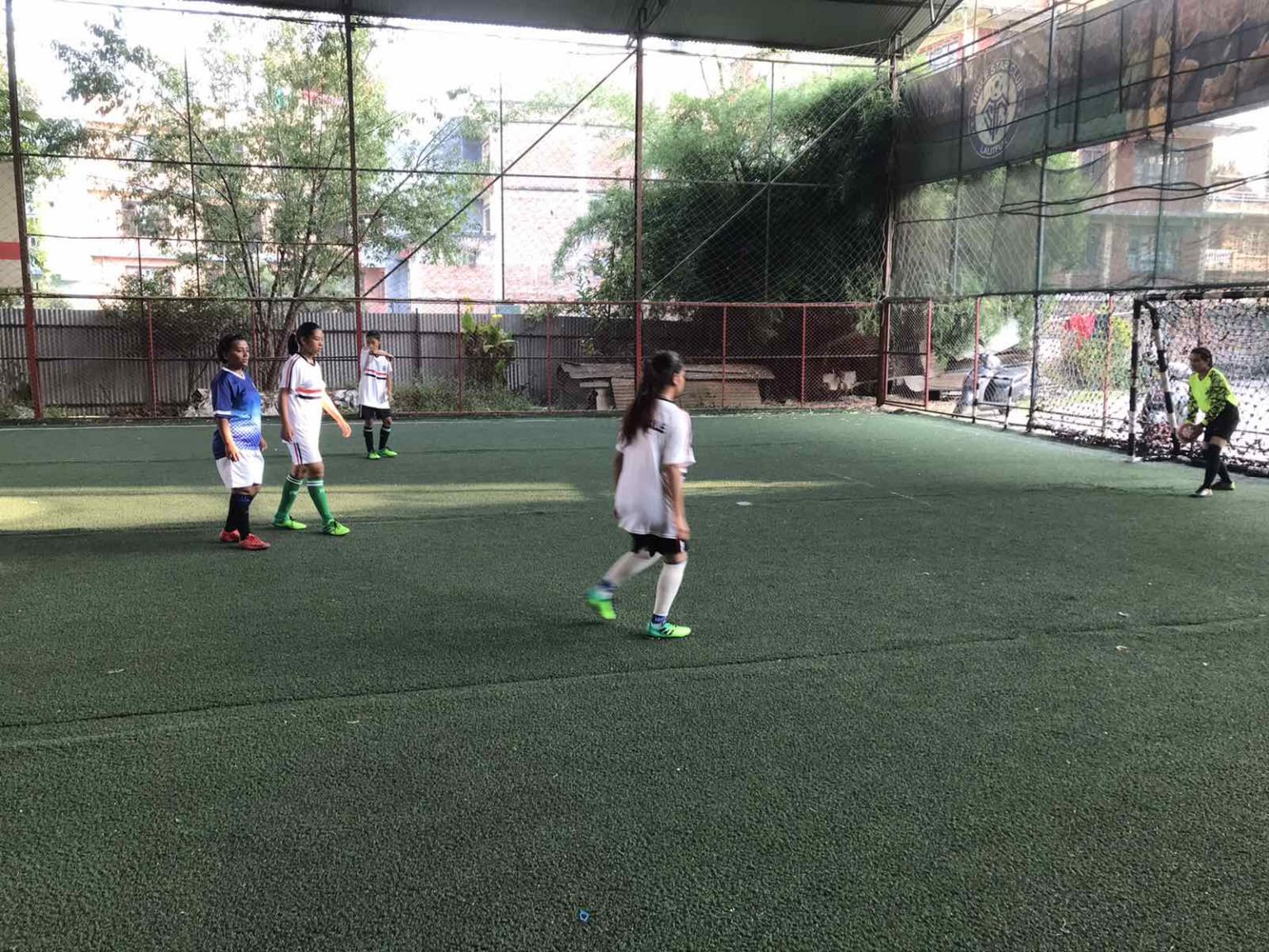 プロを目指す女子選手たちにサッカーシューズを寄贈！Donate soccer shoes to female players who aim