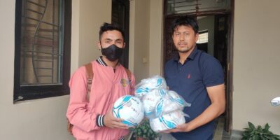 ネパールのカリコットFCへボールを寄贈！