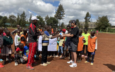 レアーレカップで子どもたちから寄付された靴をケニアの子どもたちにお届けしました！