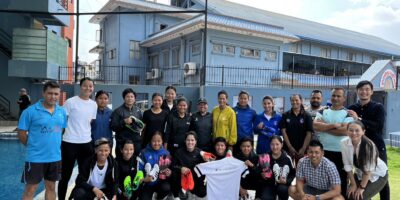 ネパールのAPF.FCの女子チームにサッカースパイクを寄付！