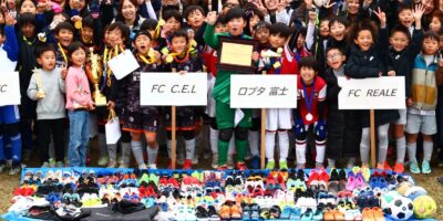 途上国の子どもに寄付して参加するサッカー大会「U-10 REALE CUP 2023」 135足のシューズの寄付をいただきました！