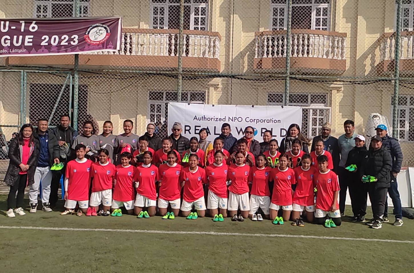 南アジア大会に挑むU-19女子代表選手たちにサッカースパイクを！