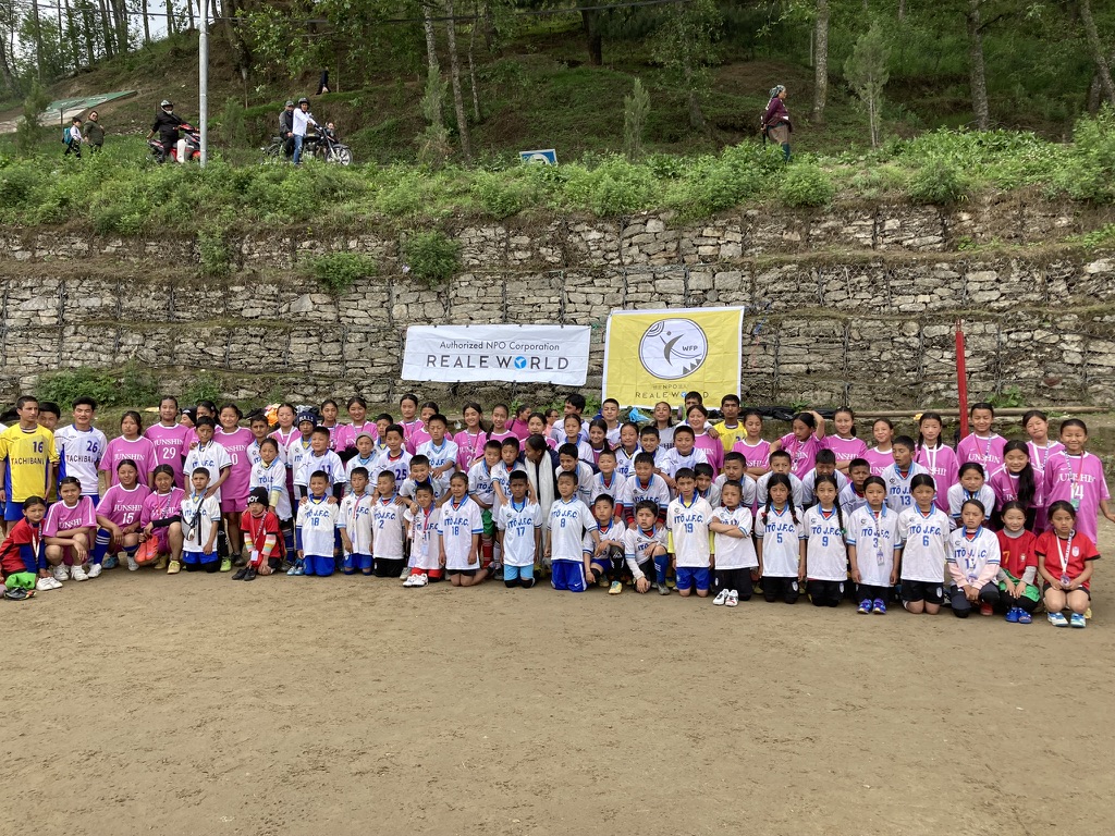 女子サッカーネパール代表選手と共に、エベレストの麓の町で活動！